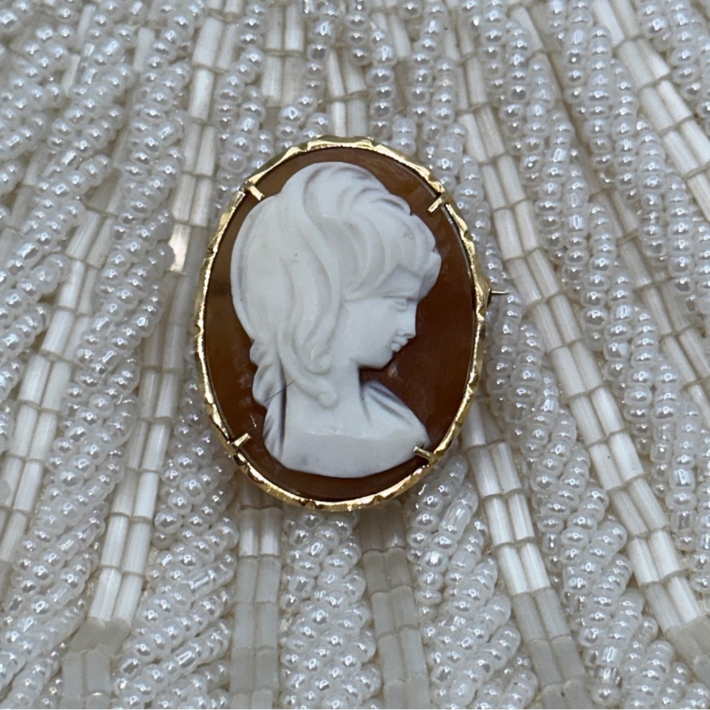 Vintage cameo 18k gold‎ pendant/brooch